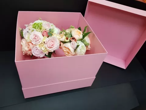 Cutii cu guler pentru cadouri voluminoase M6101