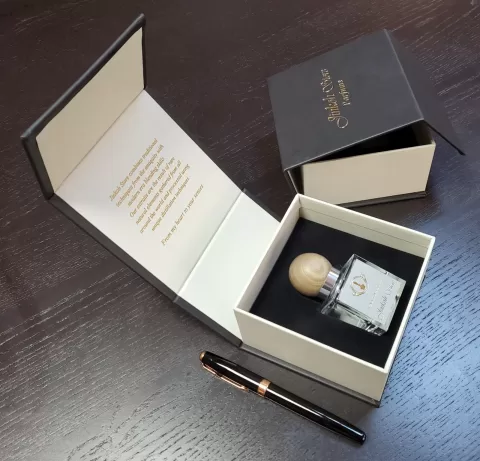 Cutie cu magnet si suport pentru sticla parfum M6368