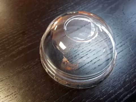 Capace bombate din plastic transparent pentru pahare din hartie si plastic