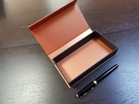 Cutii de lux cu magnet pentru papioane (model 6002-6003)
