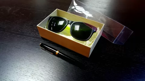 Cutii rigide pentru ochelari