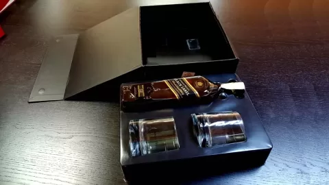 Cutii rigide pentru set sticla whisky si pahare