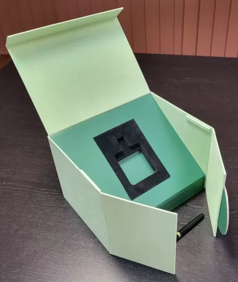 Cutii rigide tip display