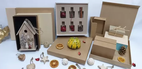 Cutii rigide realizate din materiale reciclate