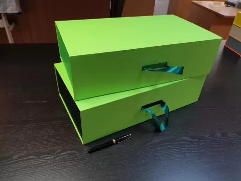 Cutii premium cu maner pentru cadouri (model 6093)