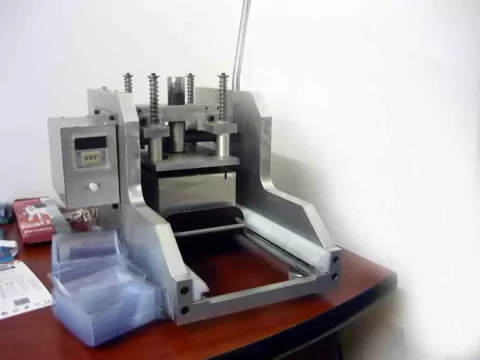 Masini de lipit blistere din plastic pe carton